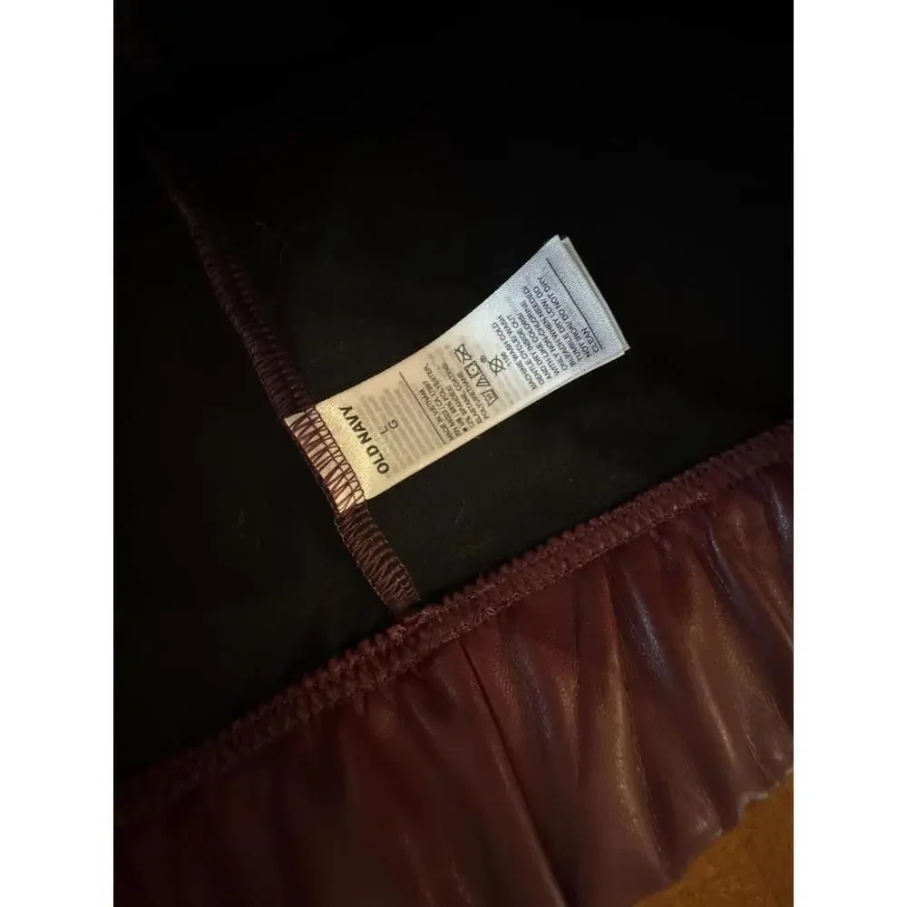 Stylish Faux Leather Leggings - Burgundy large
Old Navy p-1-101 - Picture 4 of 5